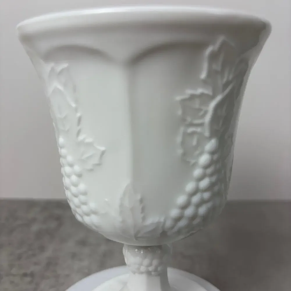 Vintage Indiana Glass Colony Harvest Grape White Milk Glass Goblet 5.25